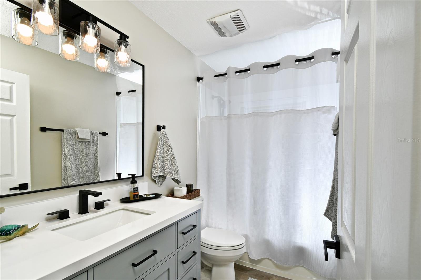 Image 21 of 34 For 3945 Cape Cole Boulevard