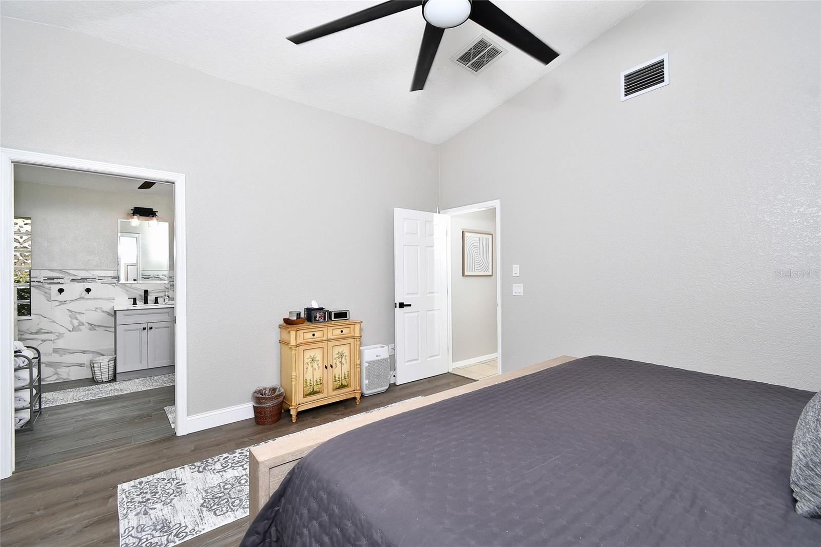 Image 23 of 34 For 3945 Cape Cole Boulevard