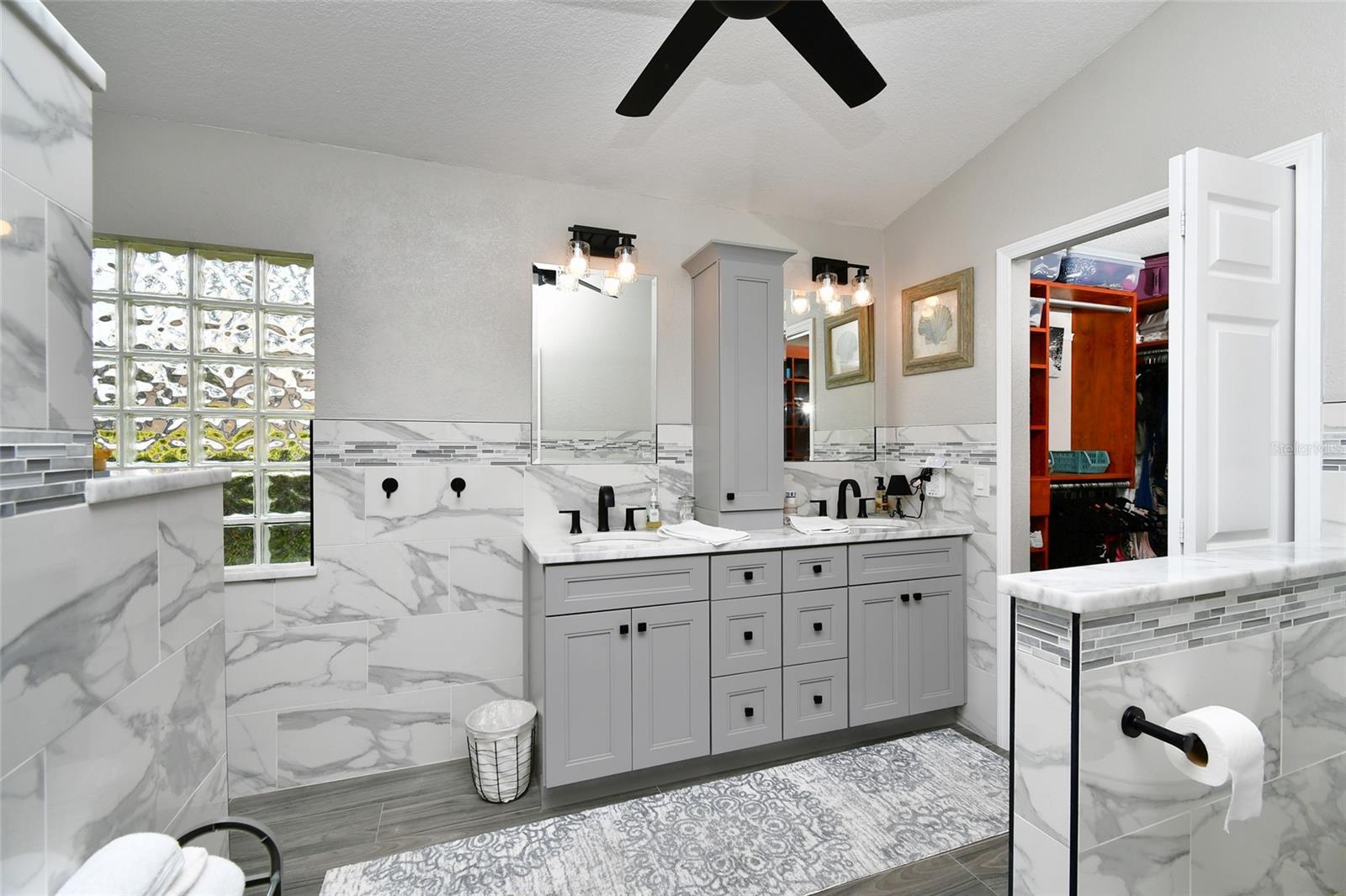 Image 24 of 34 For 3945 Cape Cole Boulevard