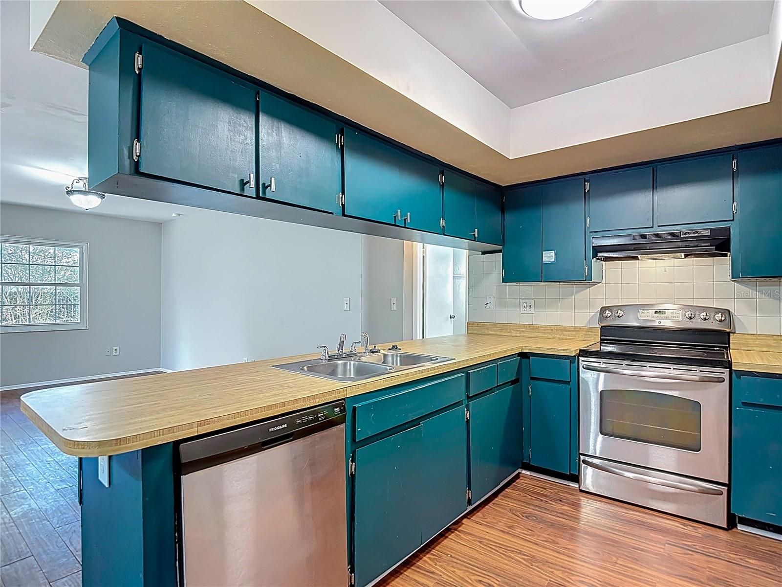 Image 14 of 55 For 11225 Taft Lane