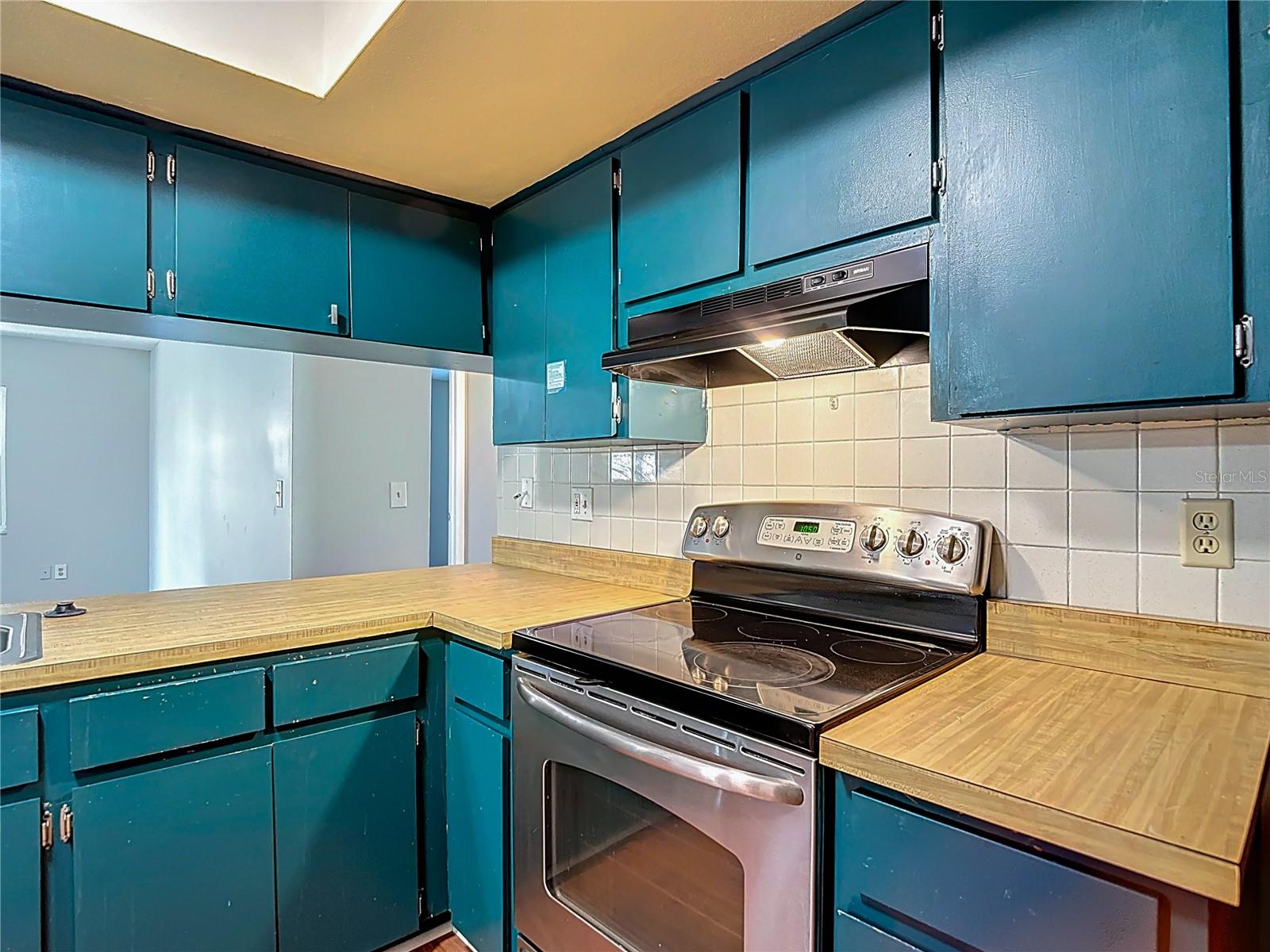 Image 16 of 55 For 11225 Taft Lane