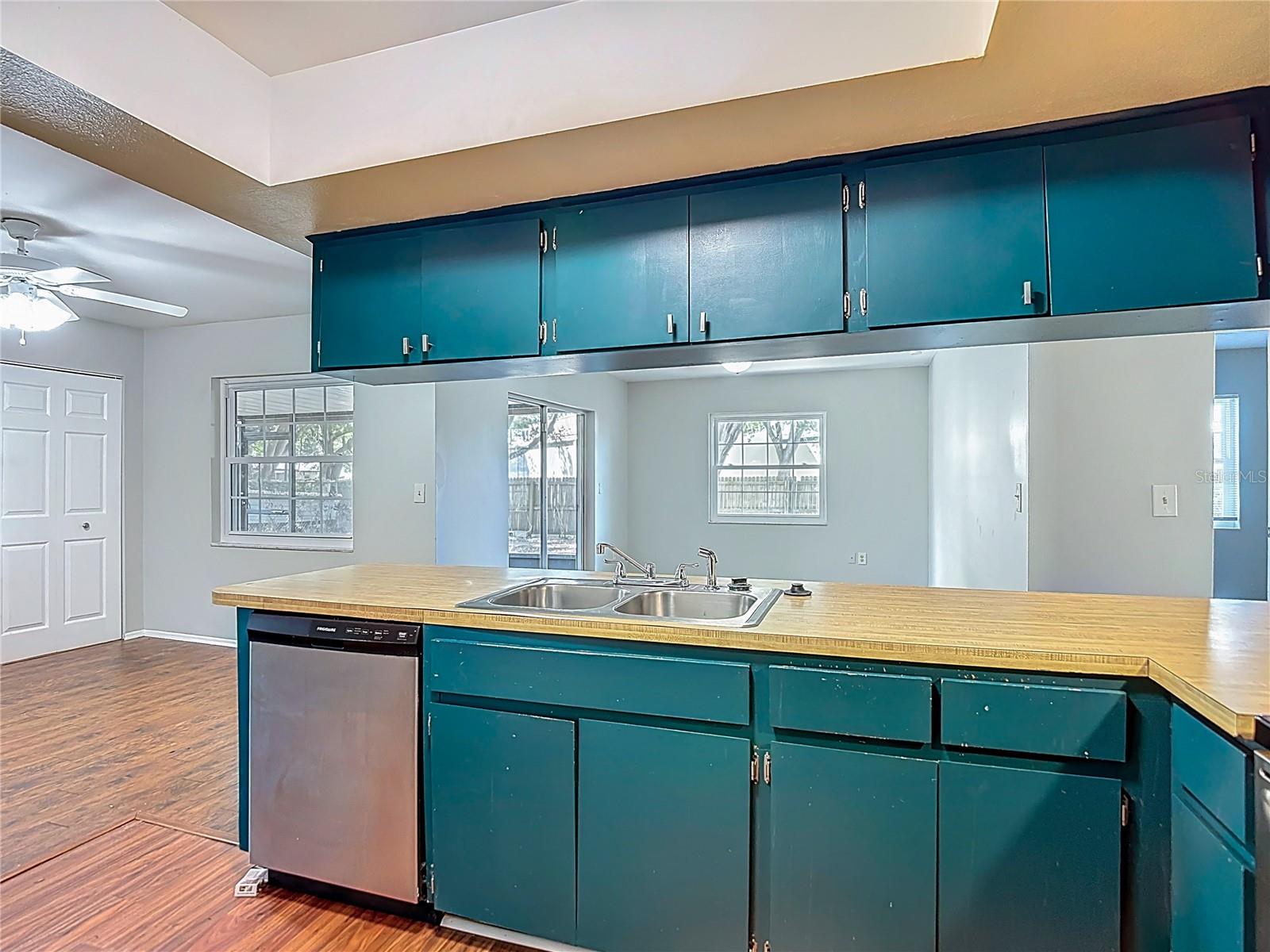 Image 17 of 55 For 11225 Taft Lane