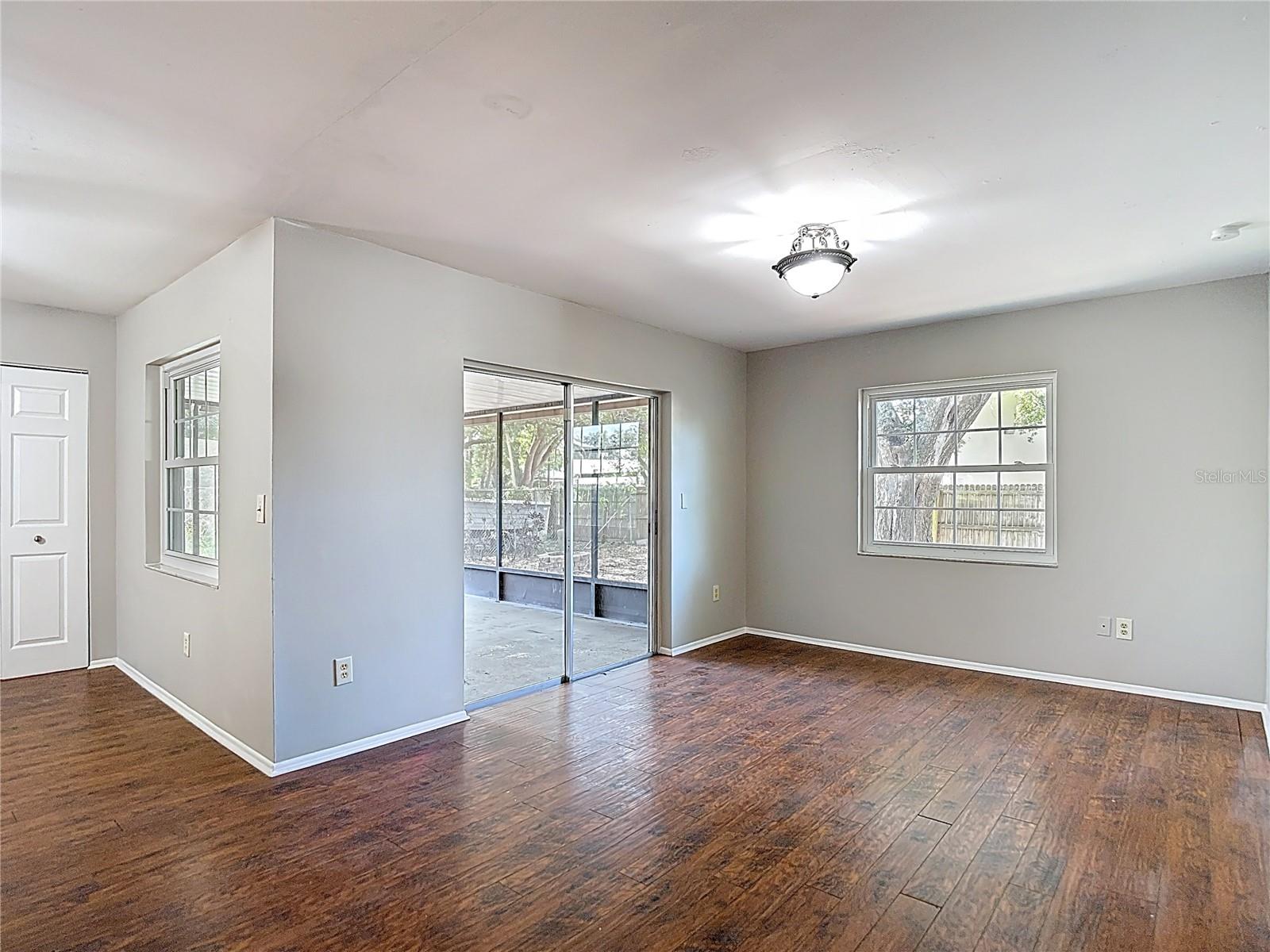 Image 20 of 55 For 11225 Taft Lane