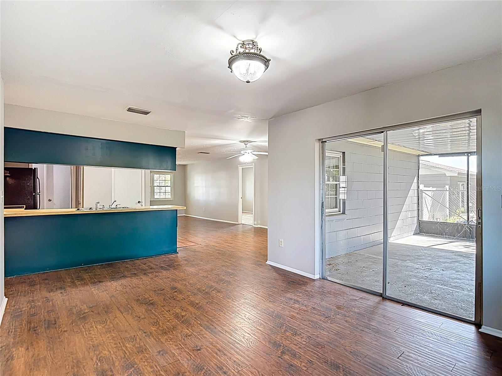 Image 21 of 55 For 11225 Taft Lane