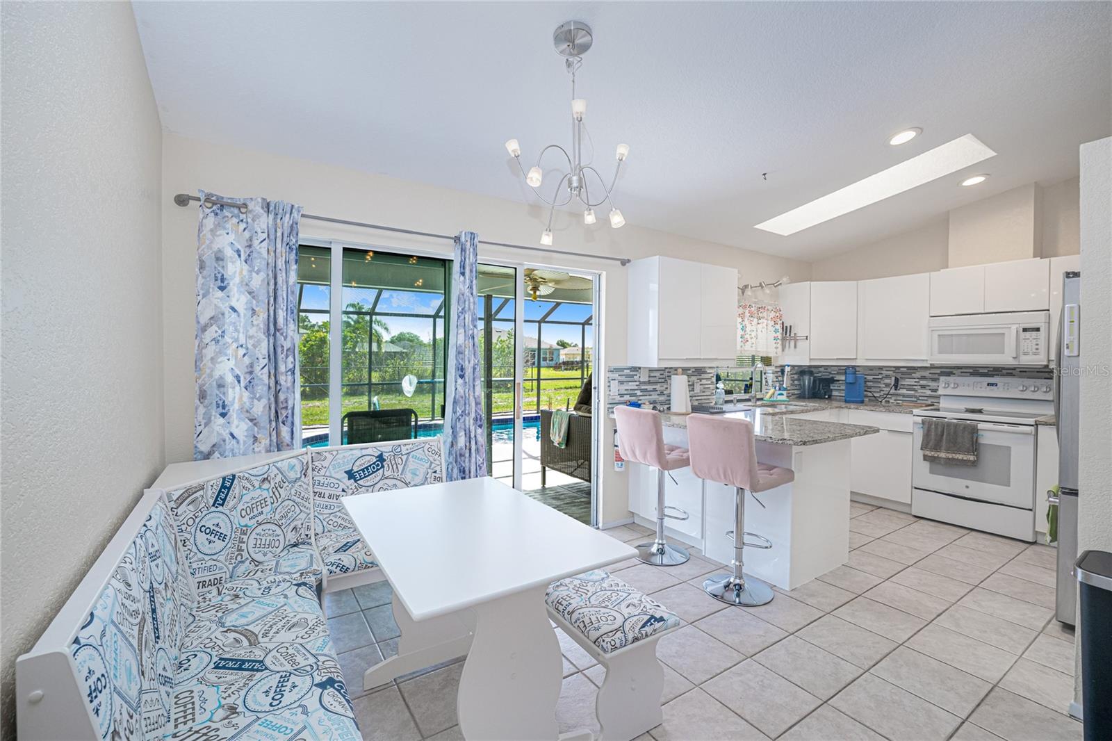 Image 10 of 47 For 390 Tres Lagoas Street