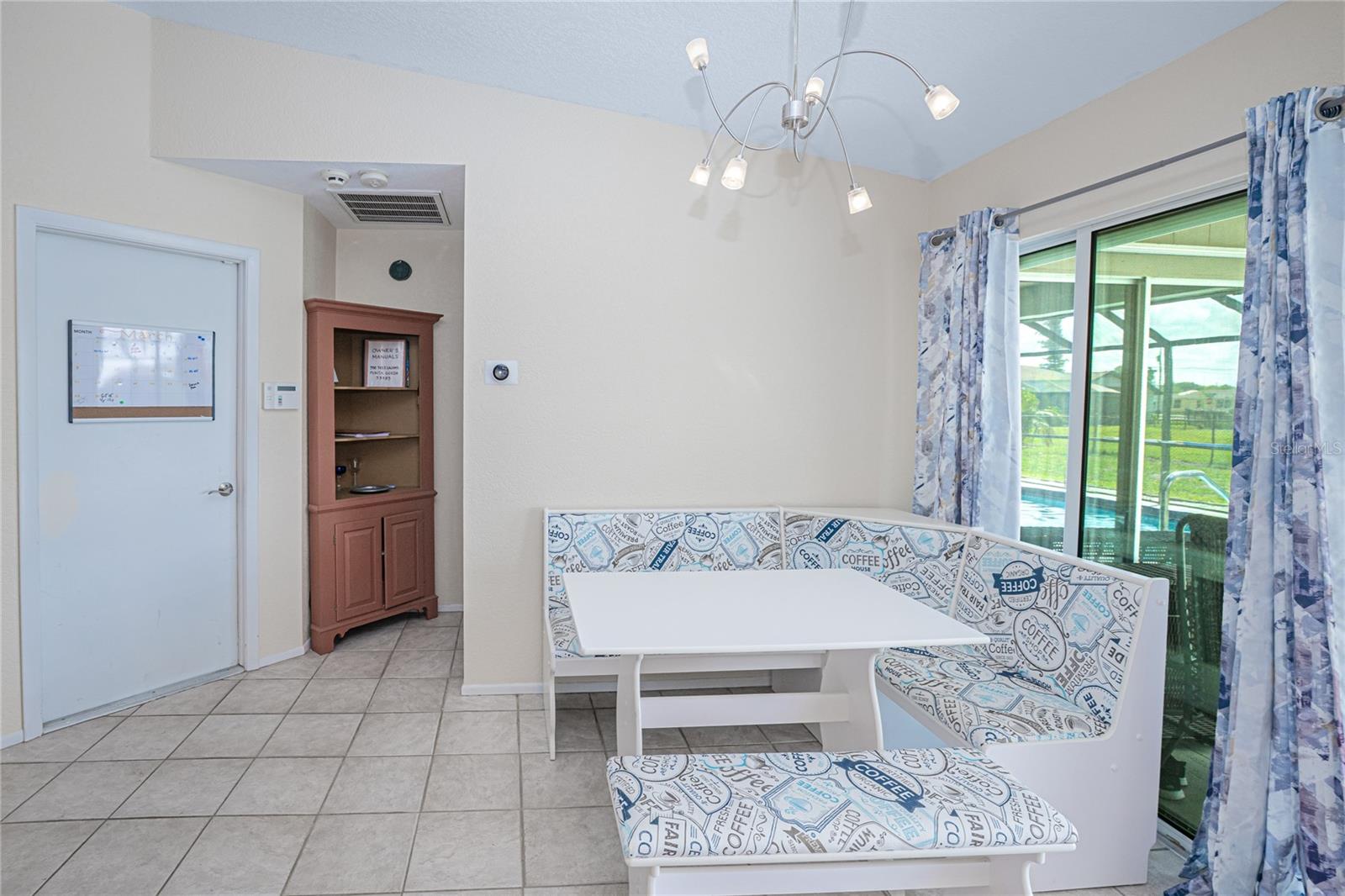 Image 12 of 47 For 390 Tres Lagoas Street