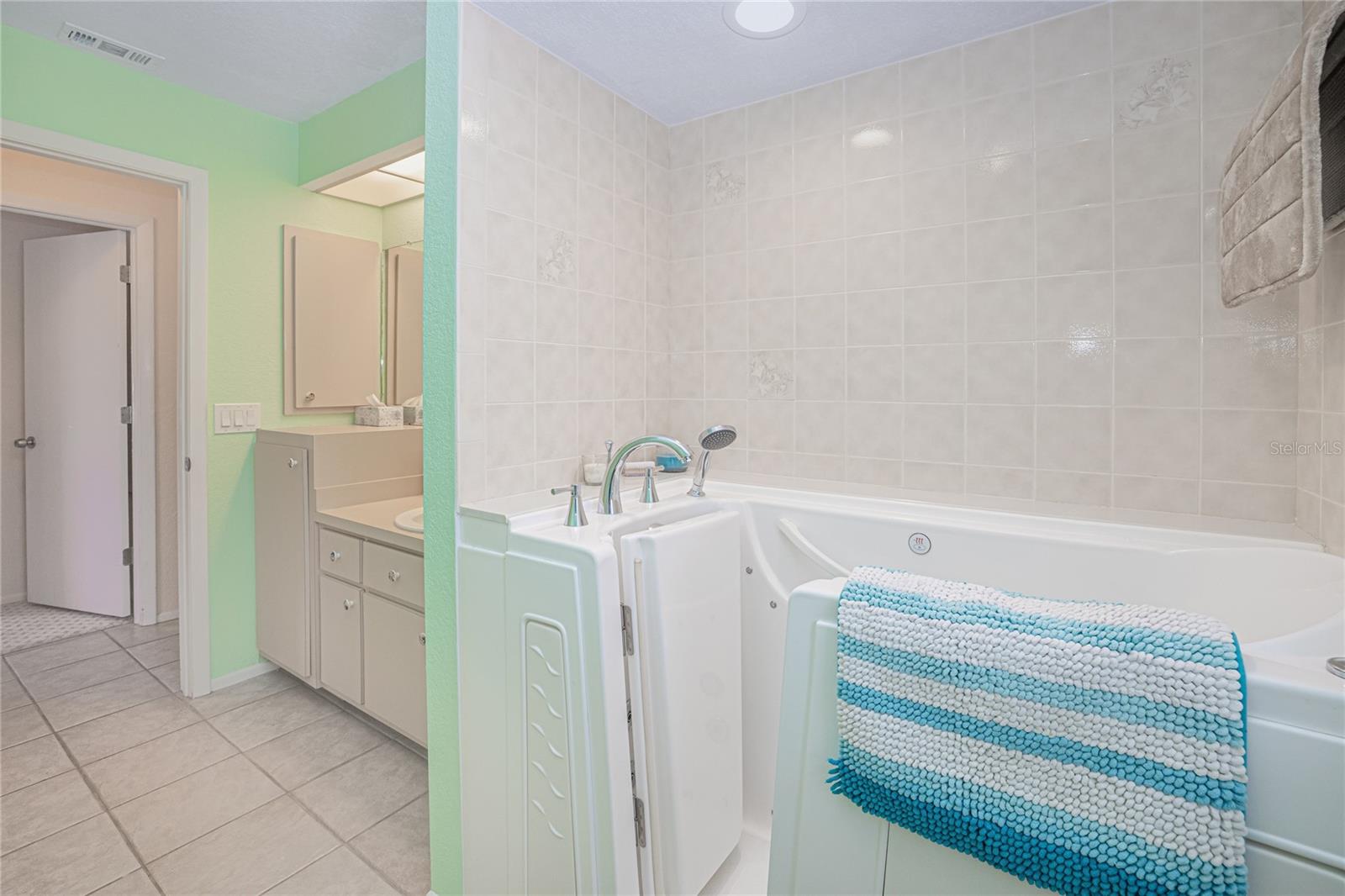 Image 32 of 47 For 390 Tres Lagoas Street