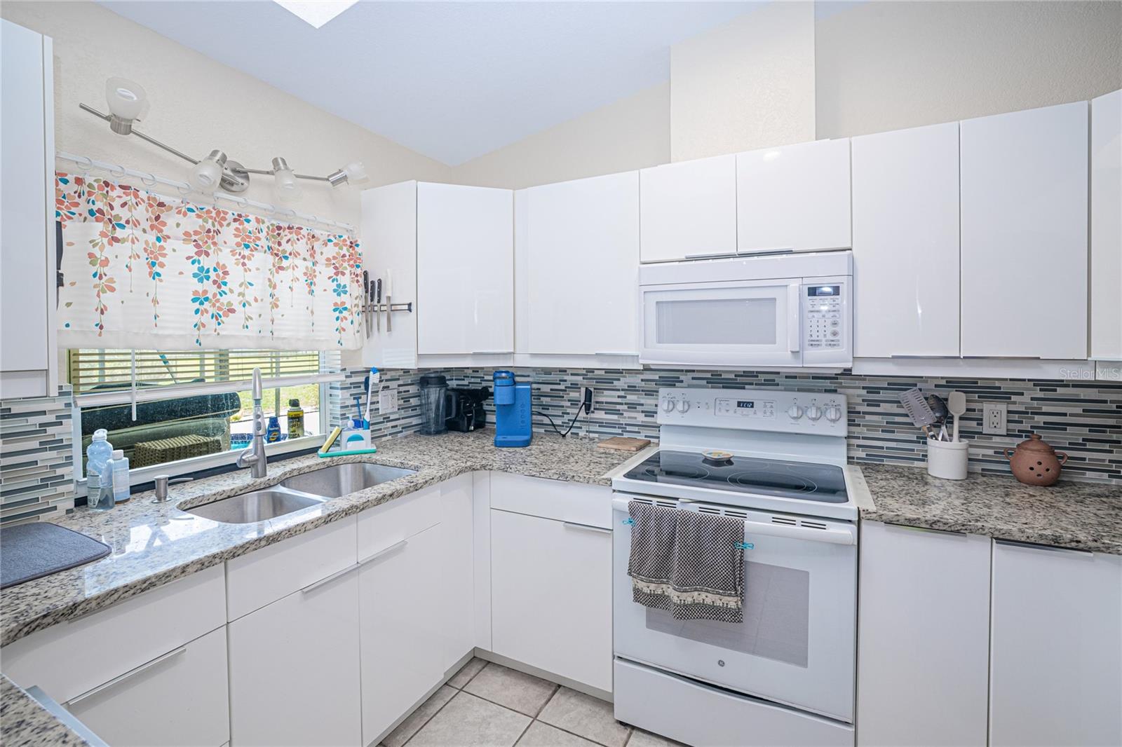 Image 6 of 47 For 390 Tres Lagoas Street