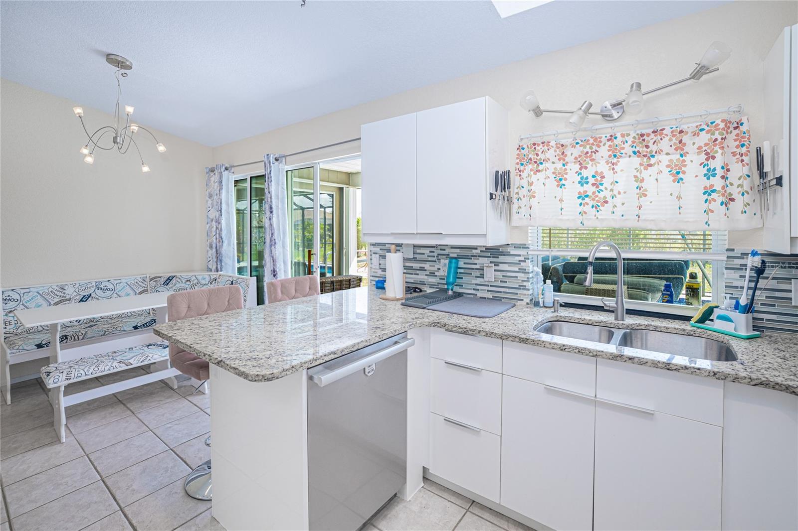 Image 9 of 47 For 390 Tres Lagoas Street