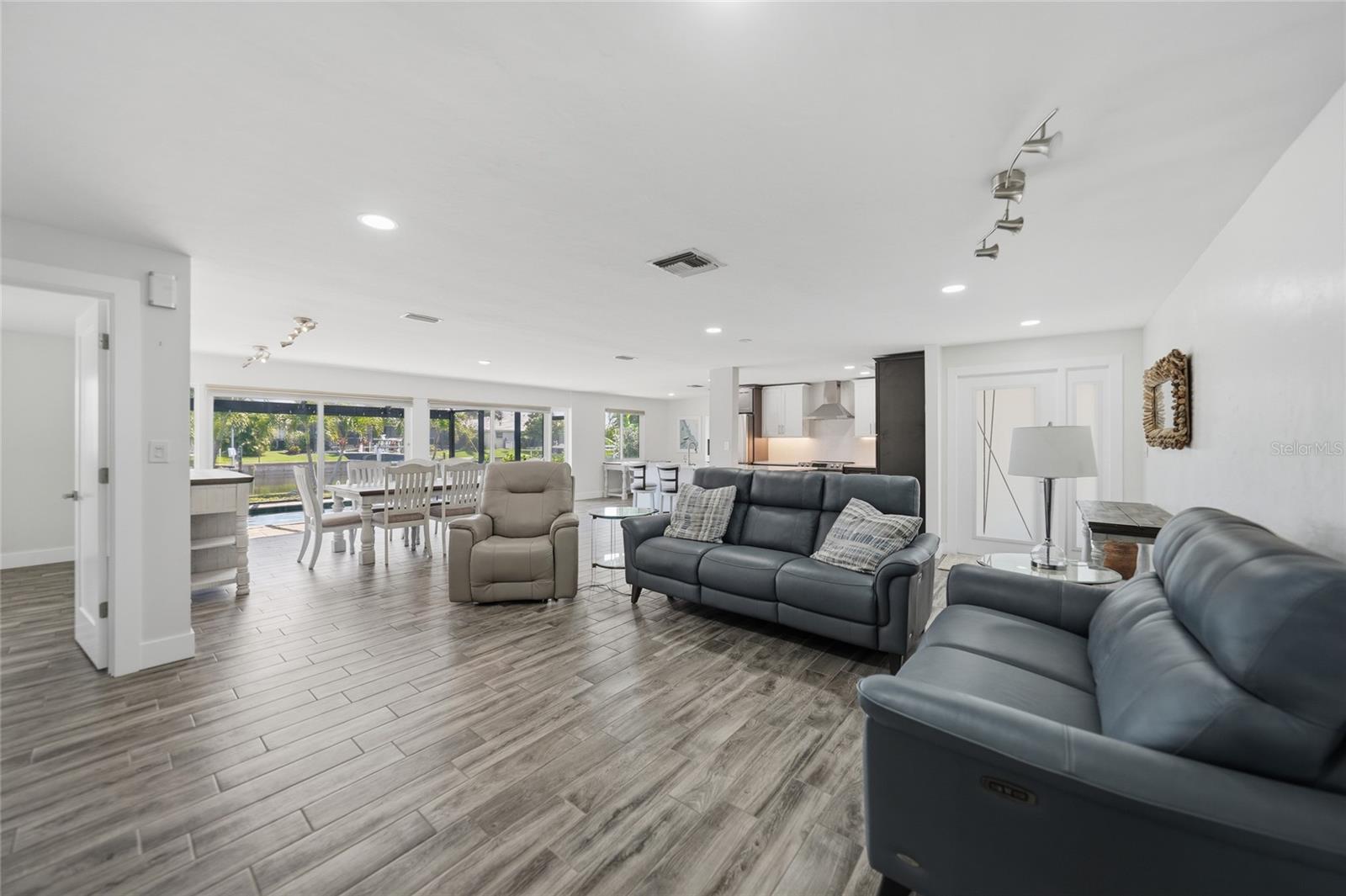 Image 13 of 50 For 380 Coronado Drive