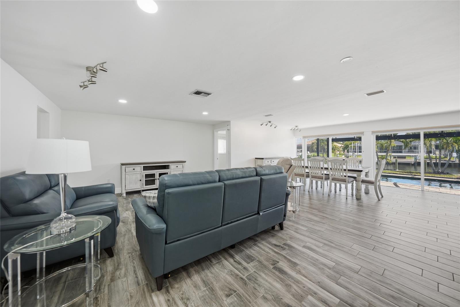 Image 14 of 50 For 380 Coronado Drive