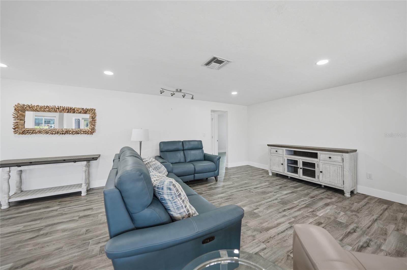 Image 18 of 50 For 380 Coronado Drive