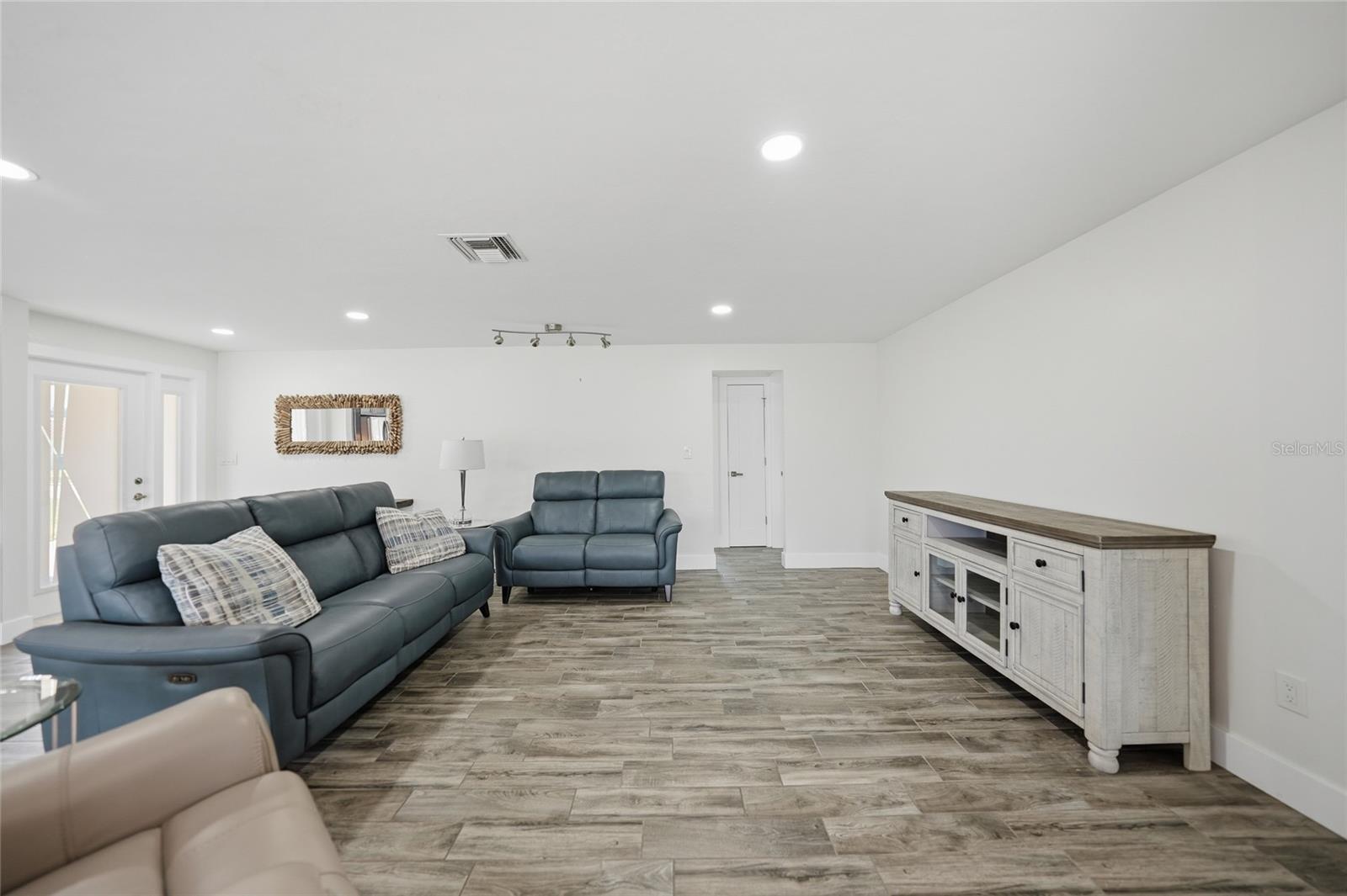 Image 19 of 50 For 380 Coronado Drive