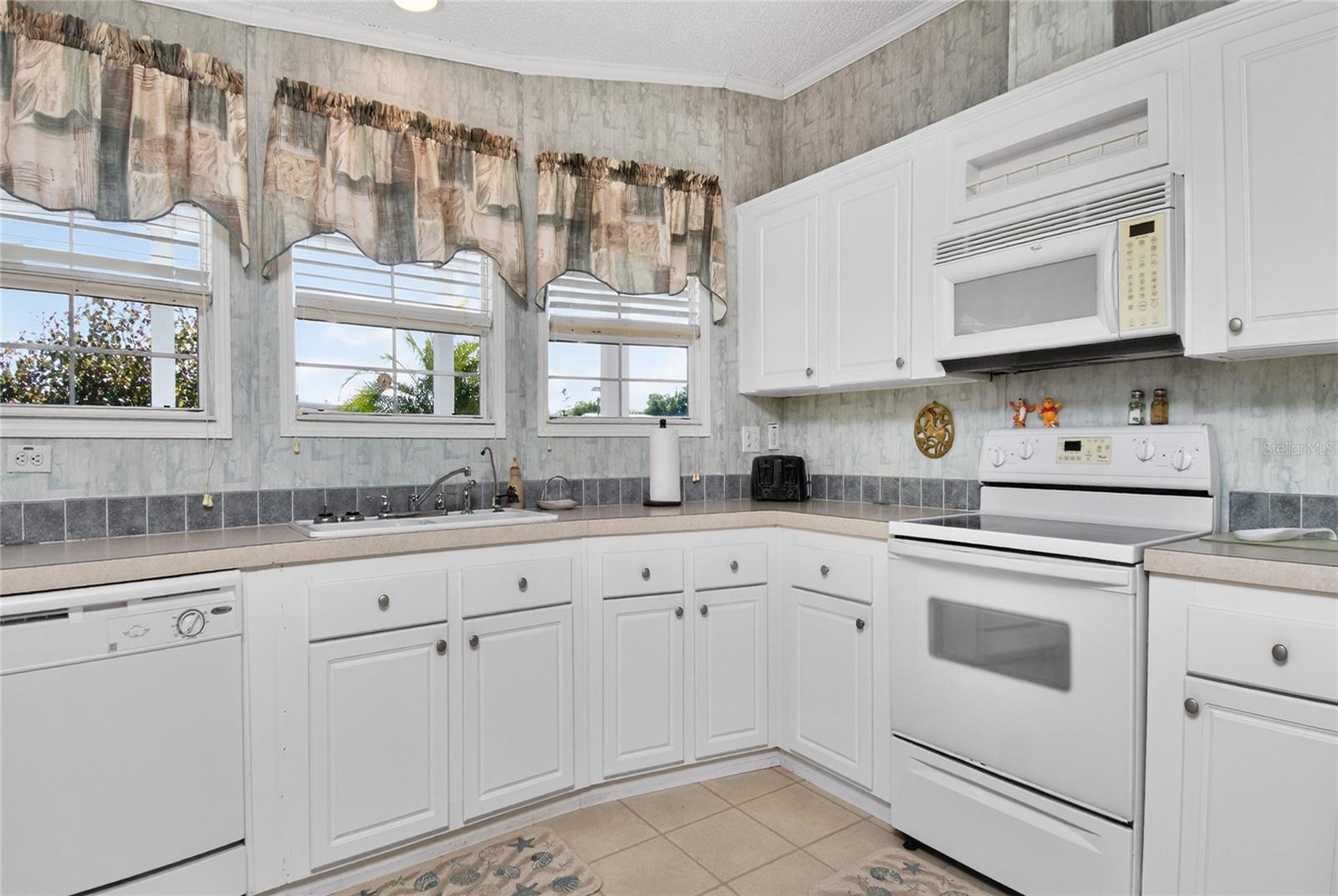 Image 10 of 55 For 24437 Harborview Road 106