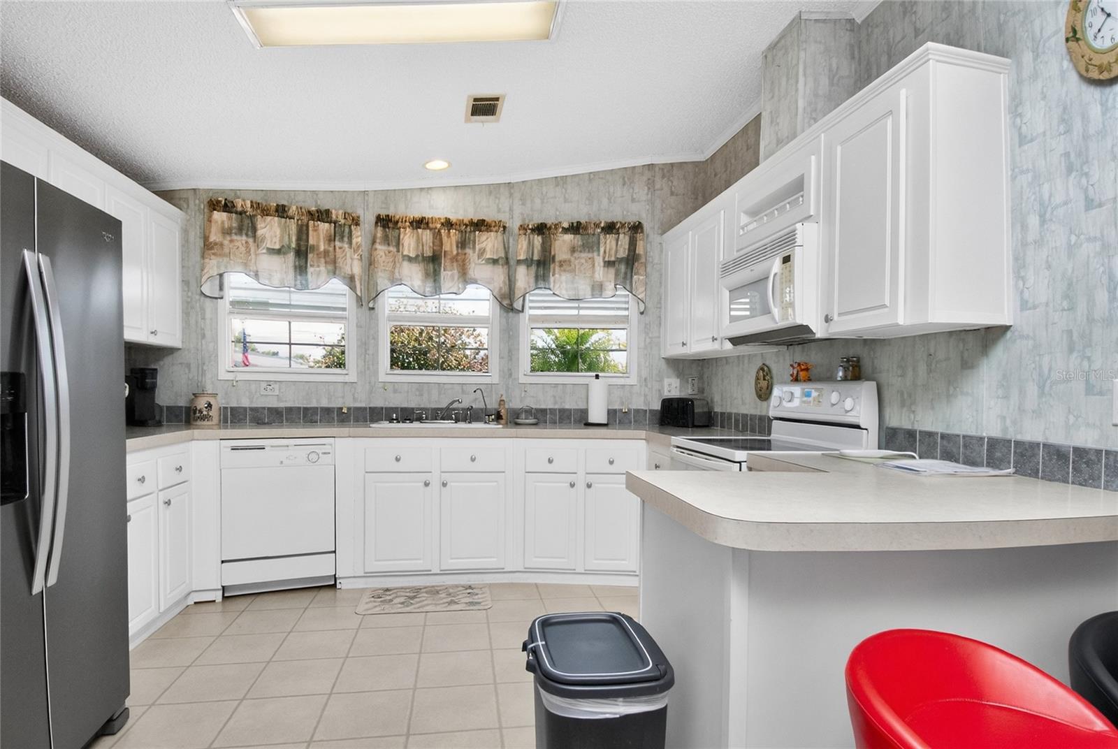 Image 11 of 55 For 24437 Harborview Road 106