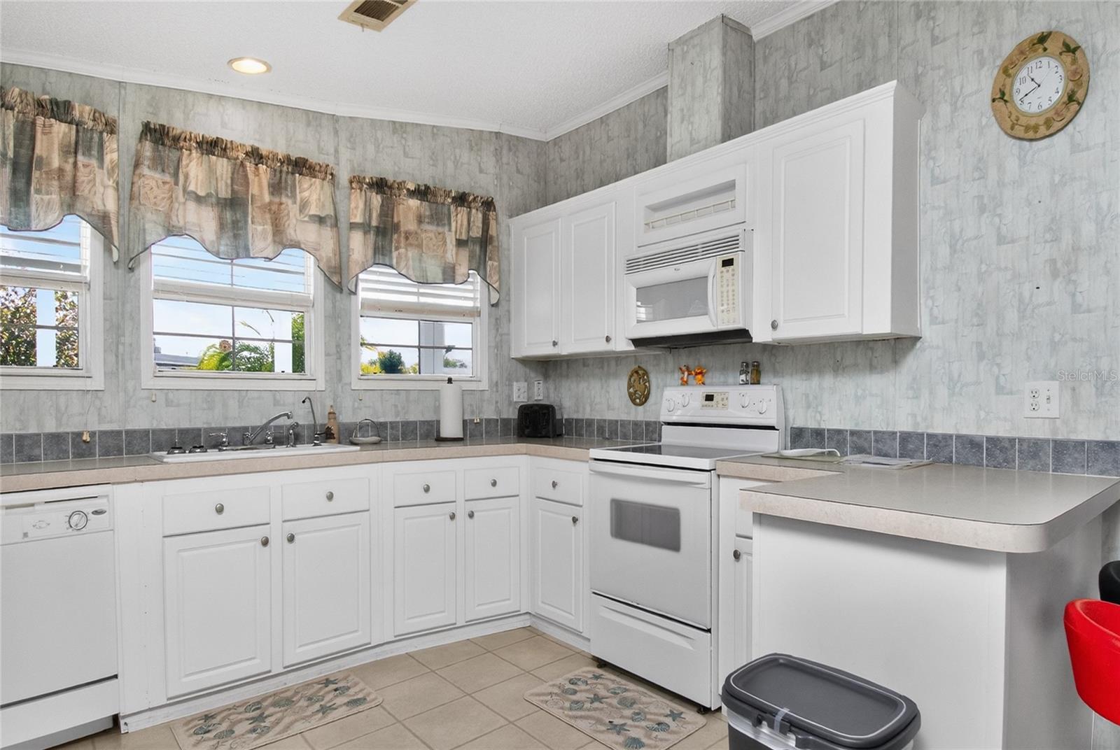 Image 13 of 55 For 24437 Harborview Road 106