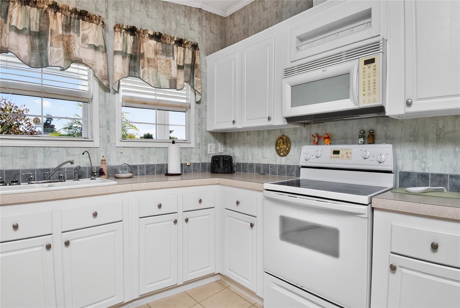 Image 14 of 55 For 24437 Harborview Road 106