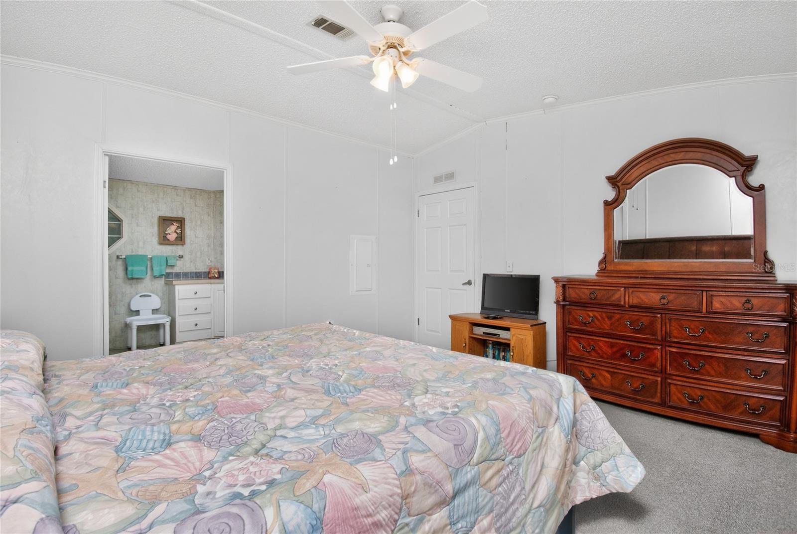 Image 31 of 55 For 24437 Harborview Road 106