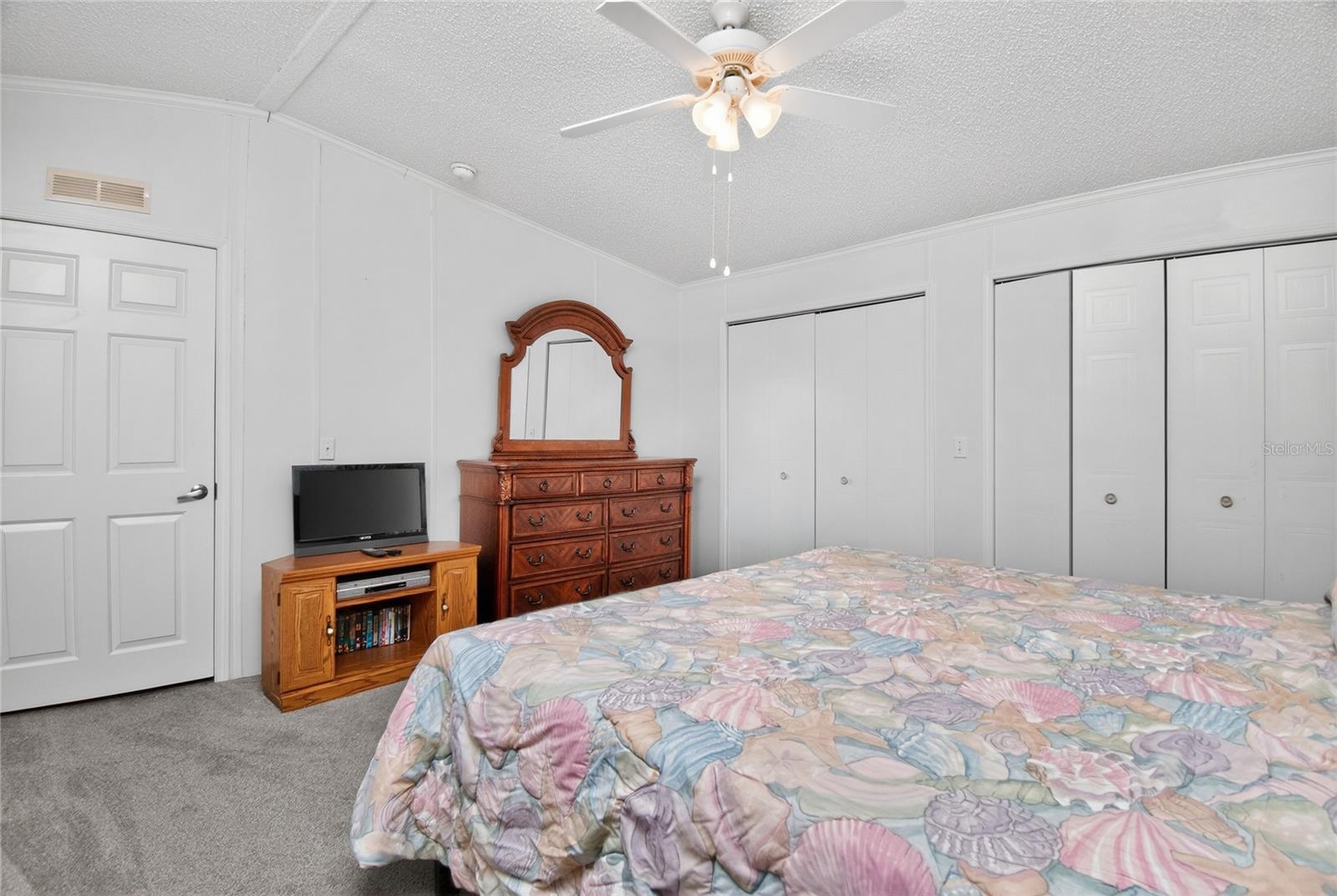 Image 33 of 55 For 24437 Harborview Road 106