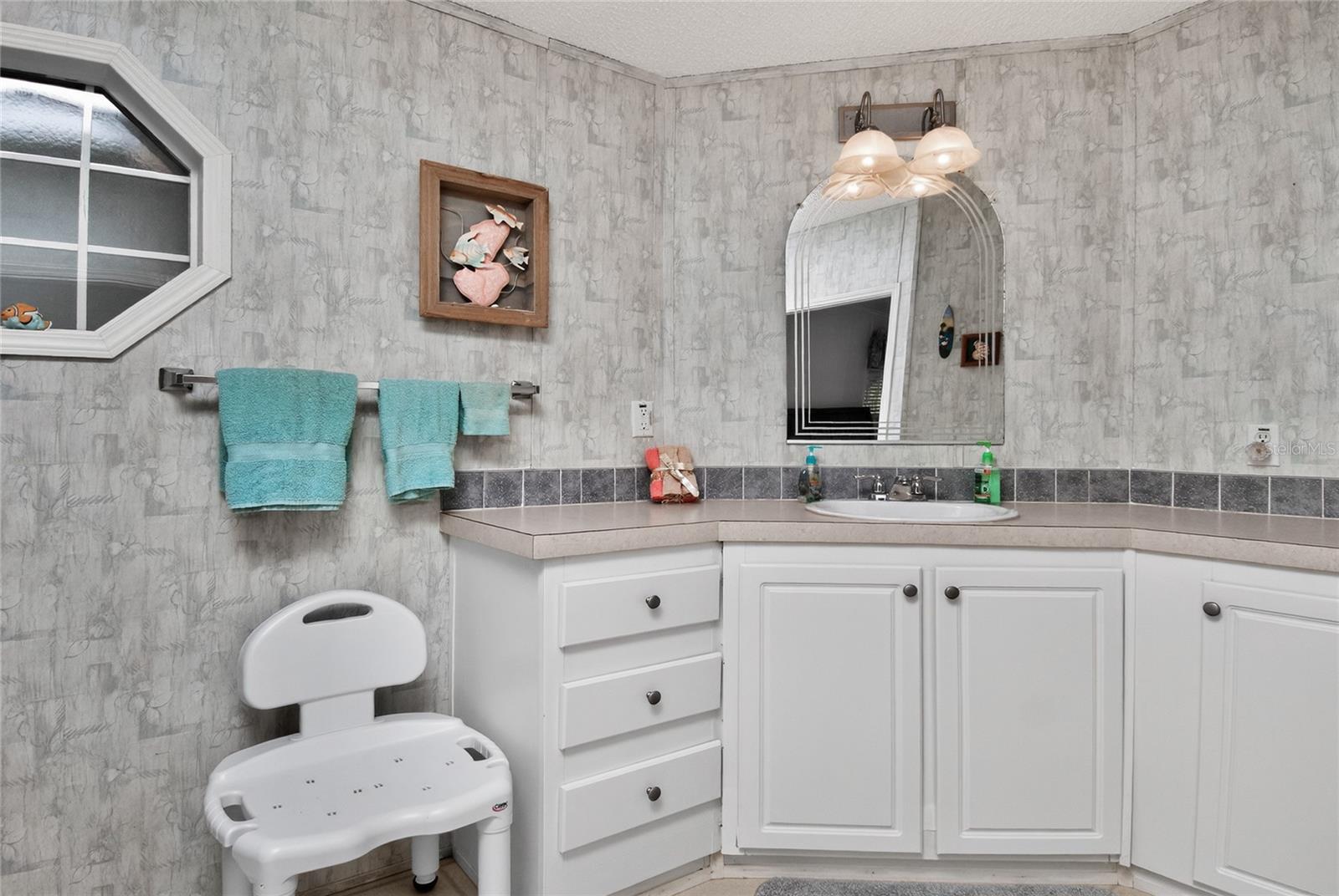 Image 34 of 55 For 24437 Harborview Road 106