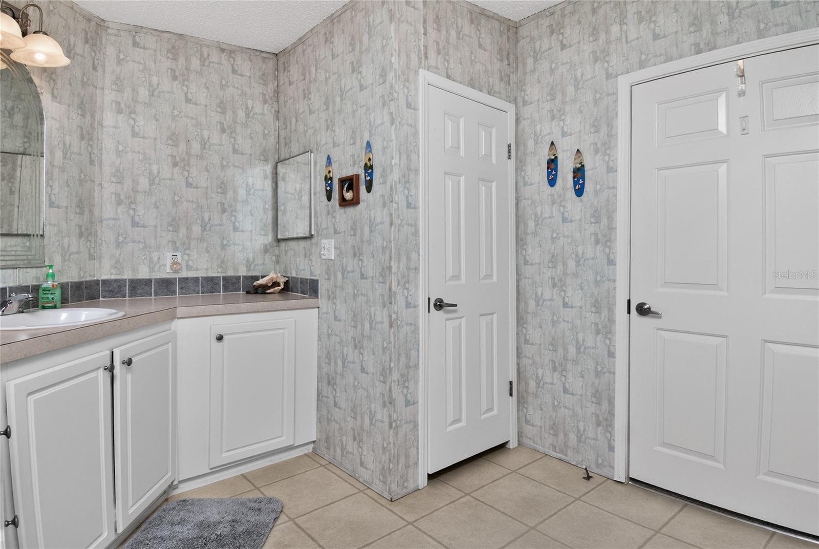 Image 35 of 55 For 24437 Harborview Road 106