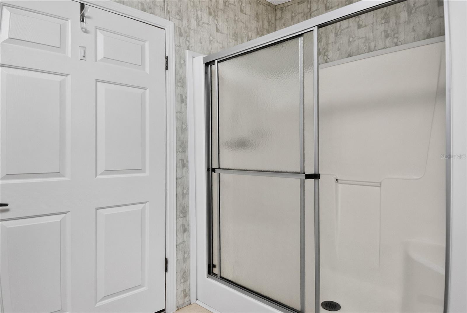 Image 36 of 55 For 24437 Harborview Road 106