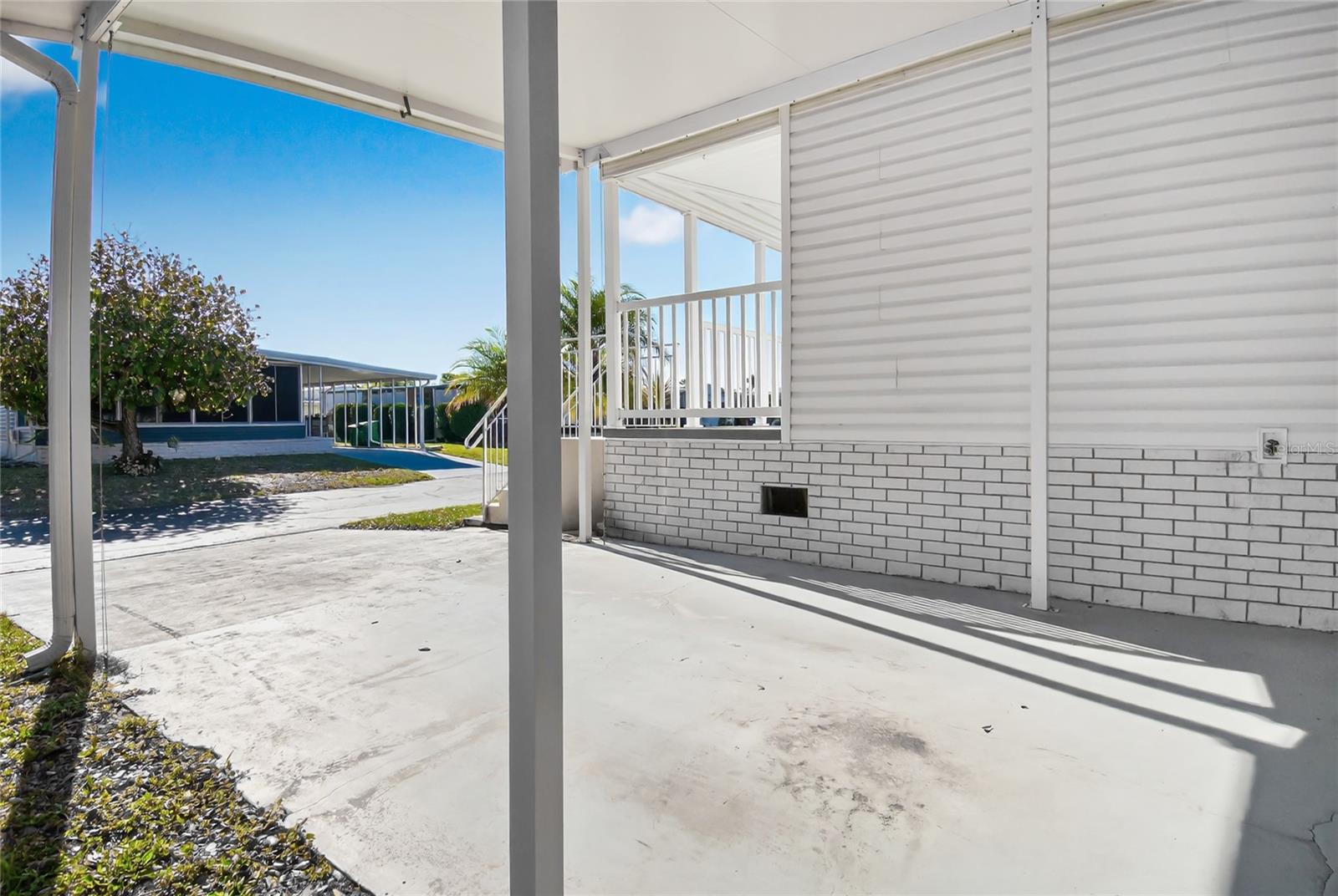 Image 38 of 55 For 24437 Harborview Road 106