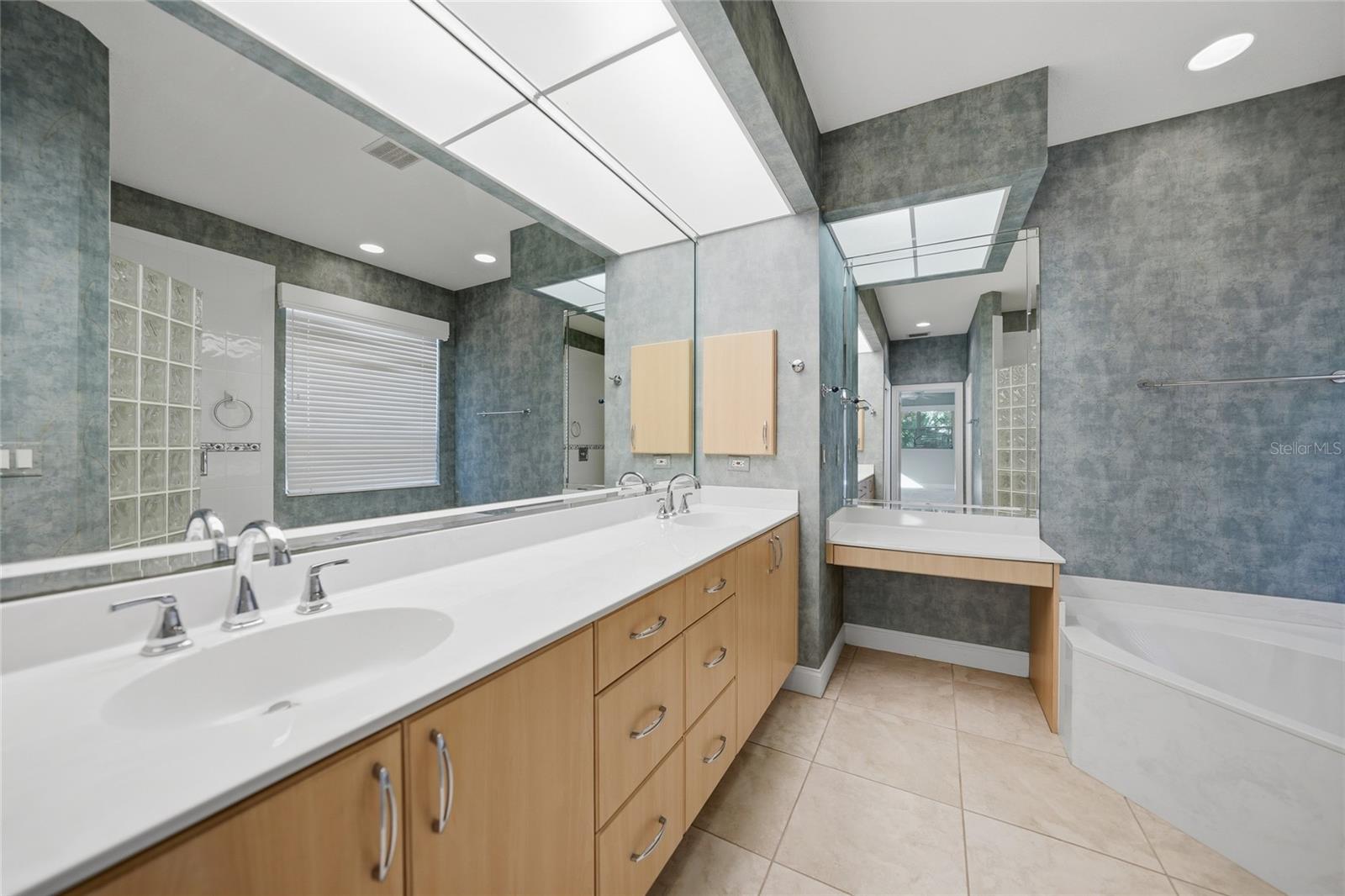 Image 16 of 29 For 718 Antalya Court