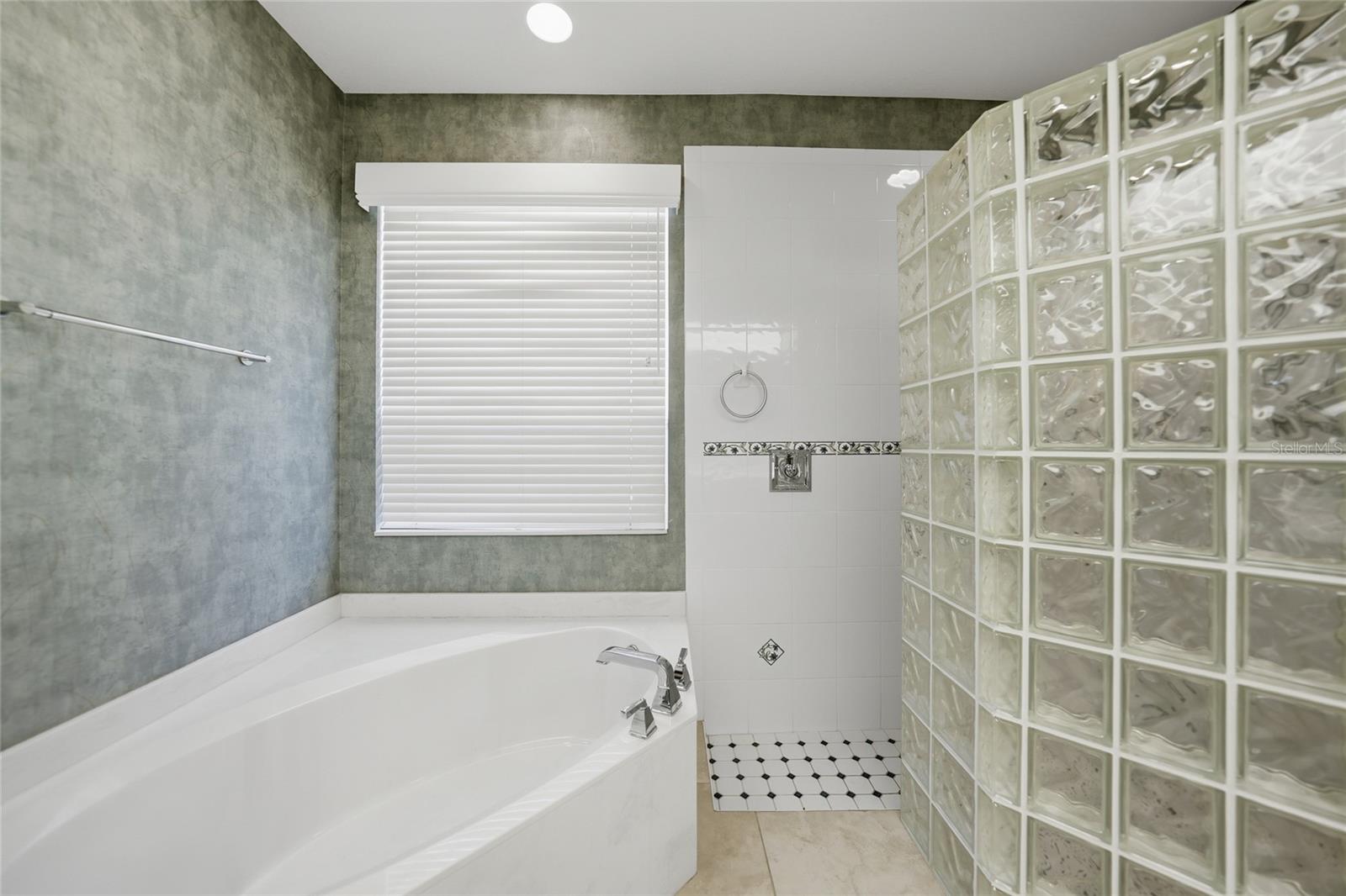 Image 17 of 29 For 718 Antalya Court