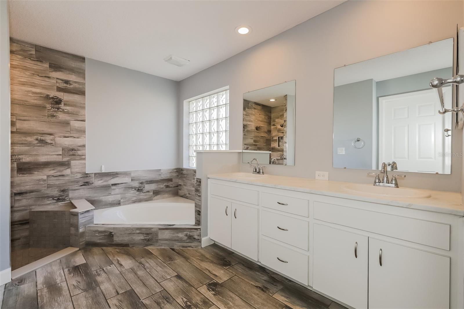 Image 9 of 15 For 5238 Montserrat Court