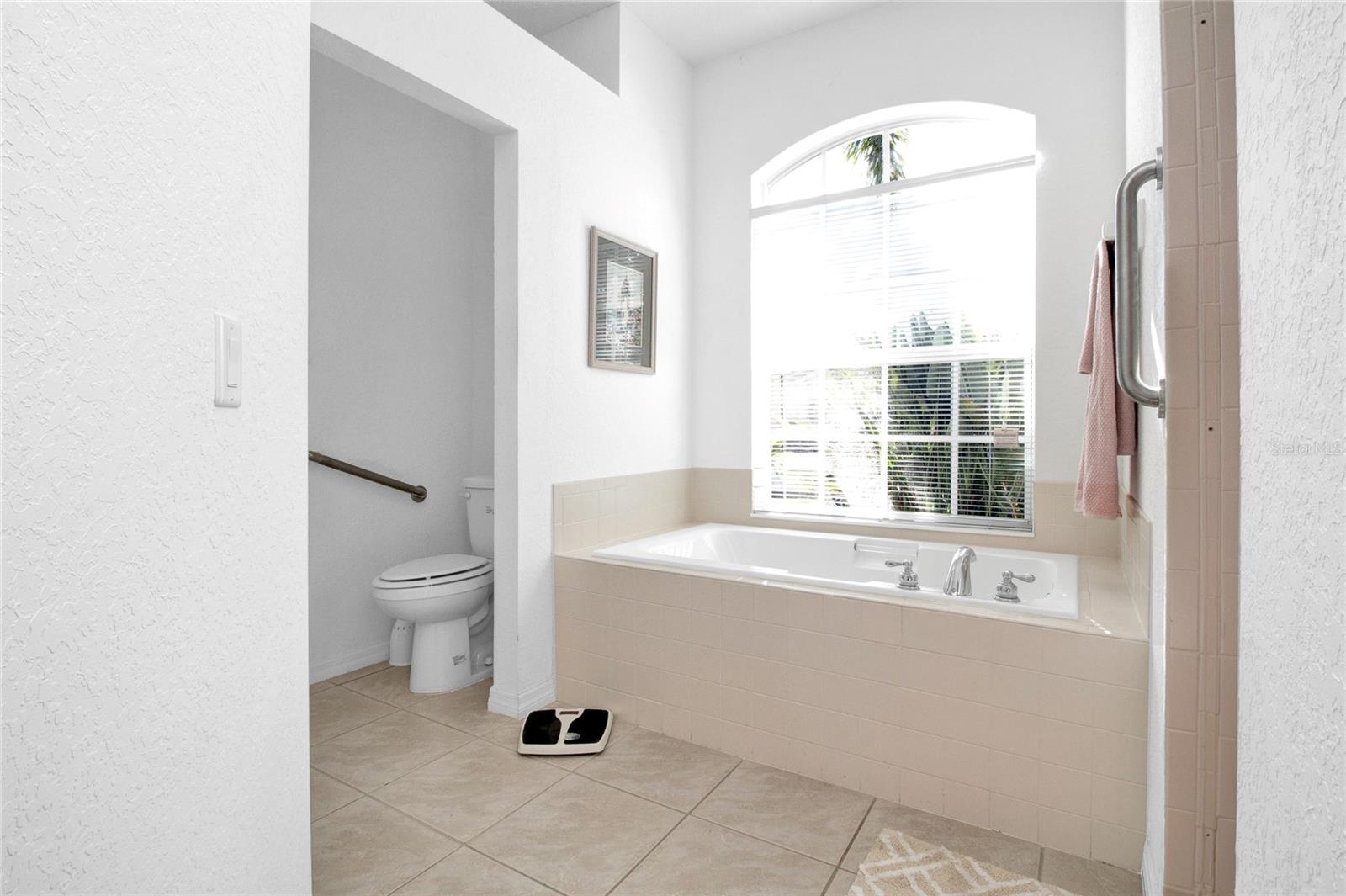 Image 10 of 37 For 24679 Buckingham Way