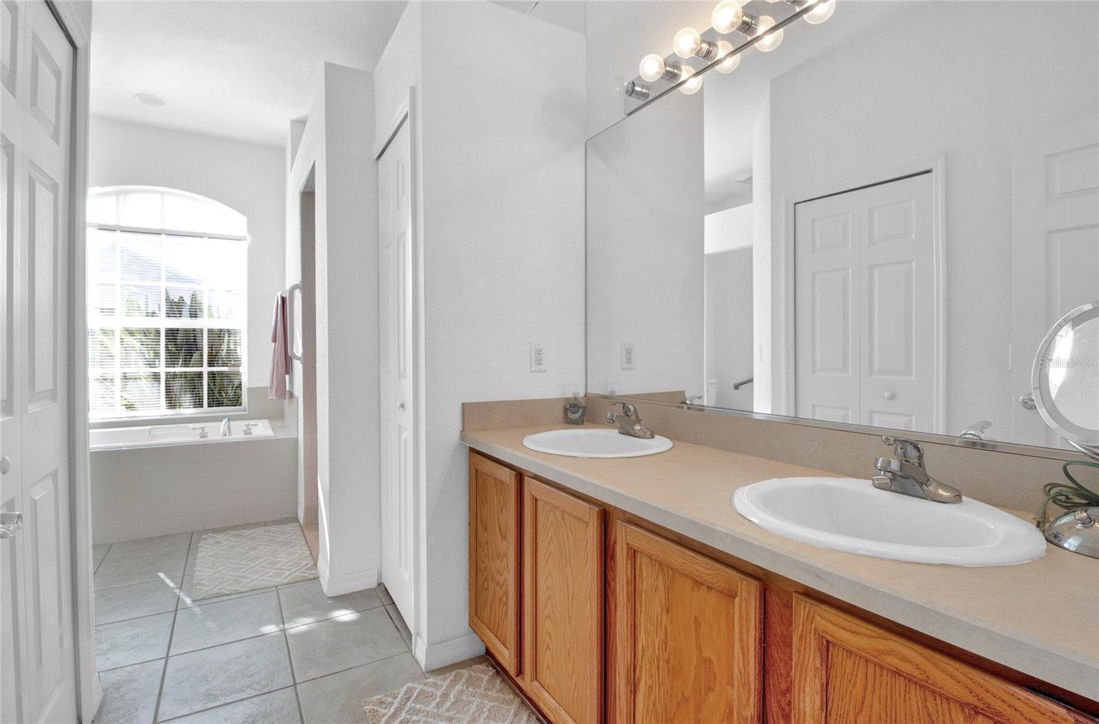 Image 9 of 37 For 24679 Buckingham Way