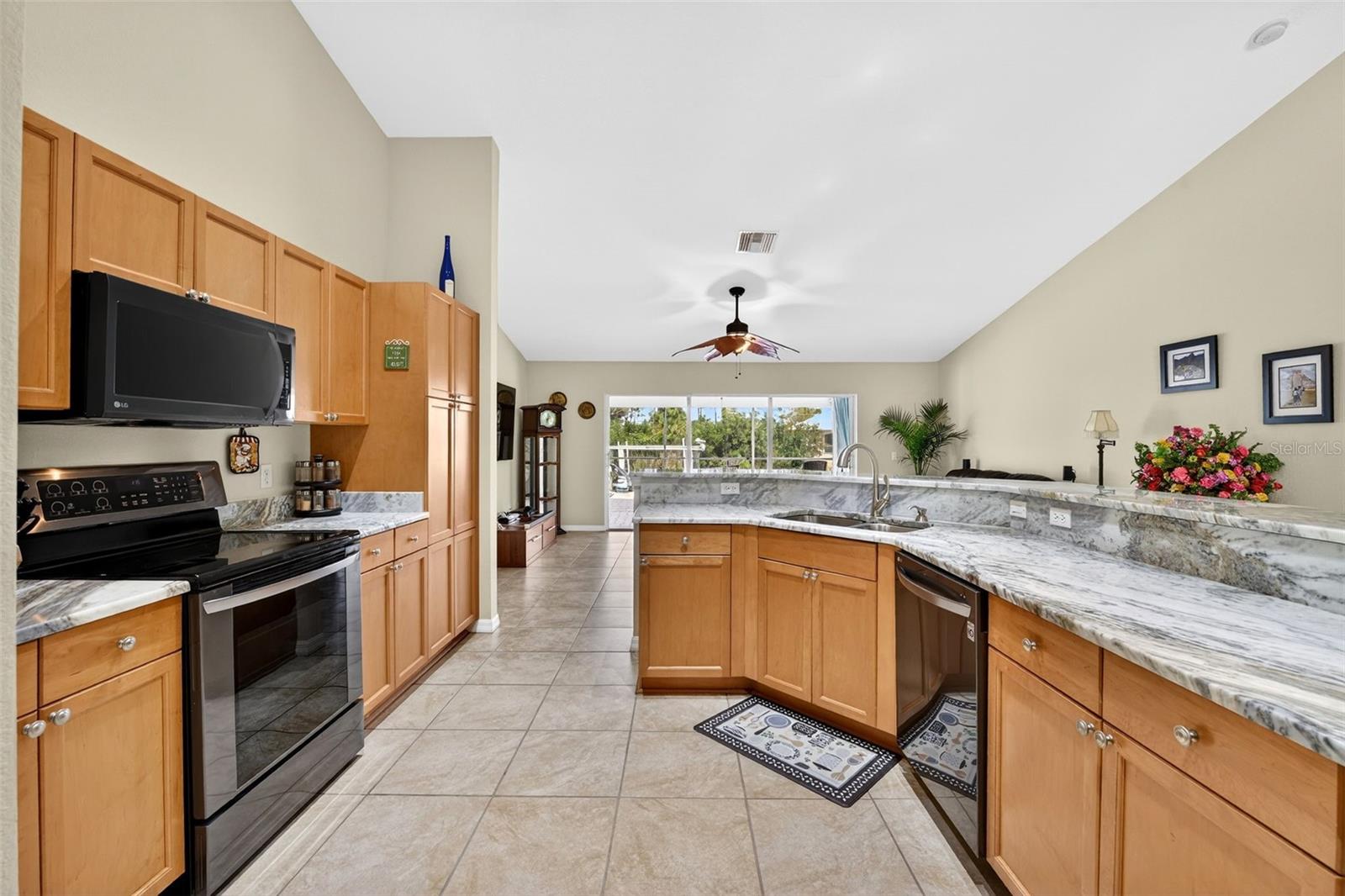 Image 11 of 90 For 15144 Hennipen Circle