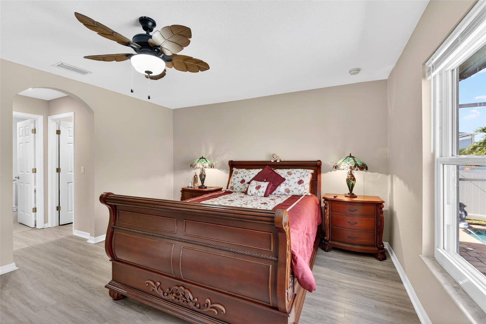 Image 19 of 90 For 15144 Hennipen Circle