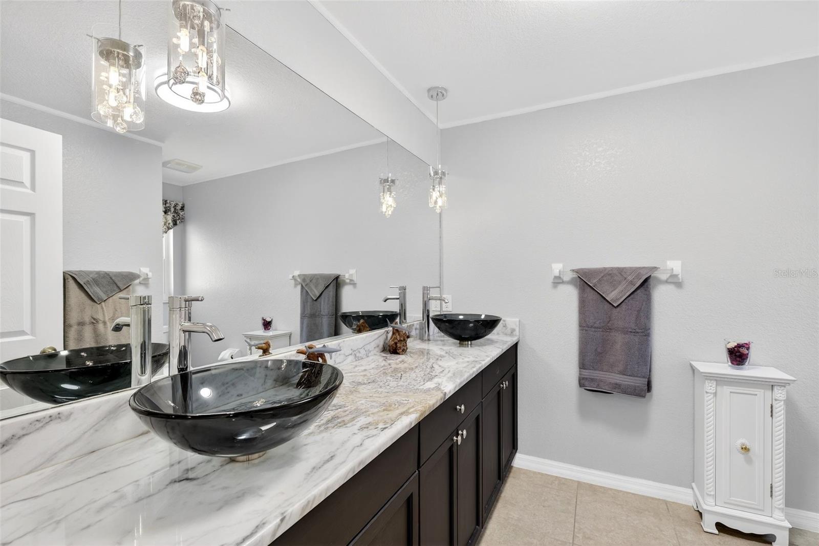 Image 20 of 90 For 15144 Hennipen Circle