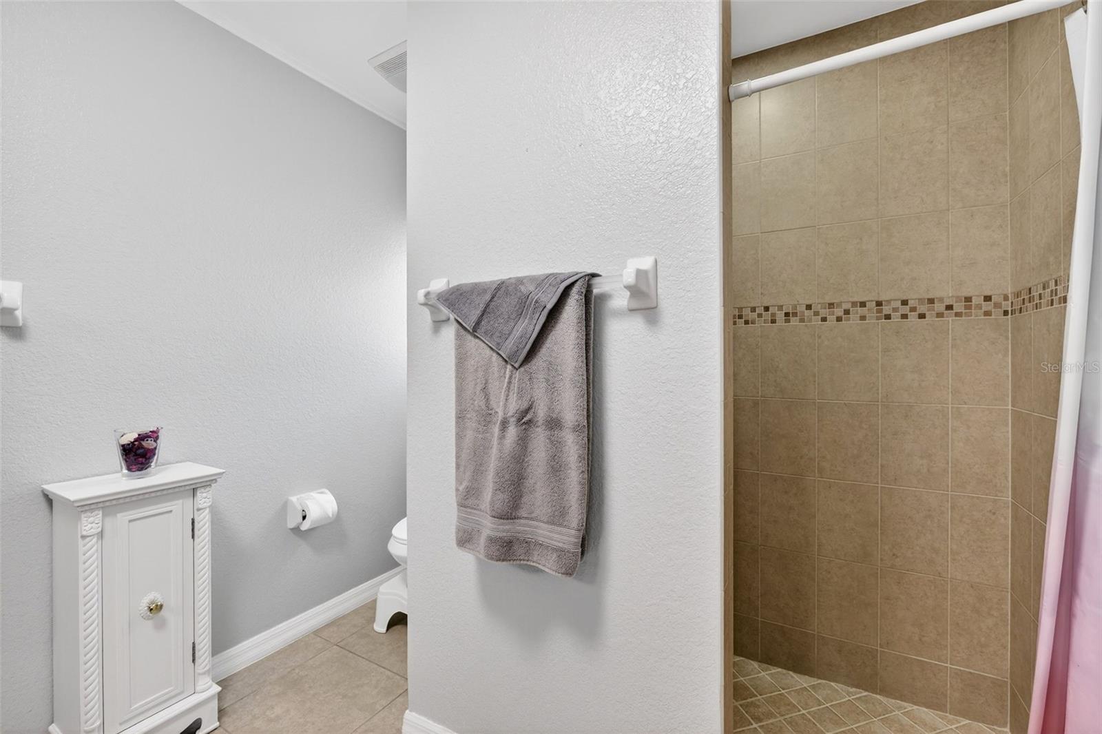 Image 21 of 90 For 15144 Hennipen Circle