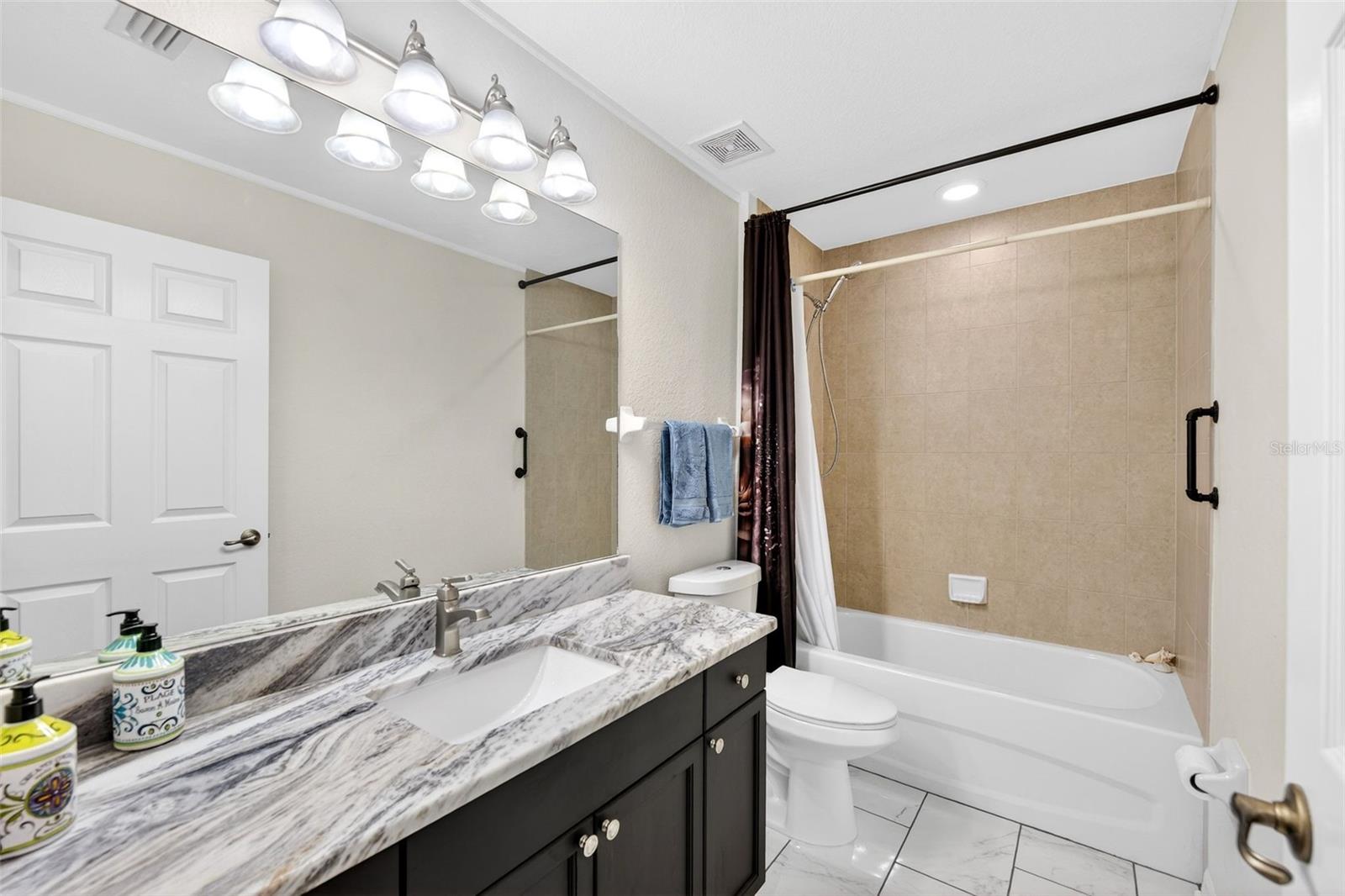 Image 26 of 90 For 15144 Hennipen Circle