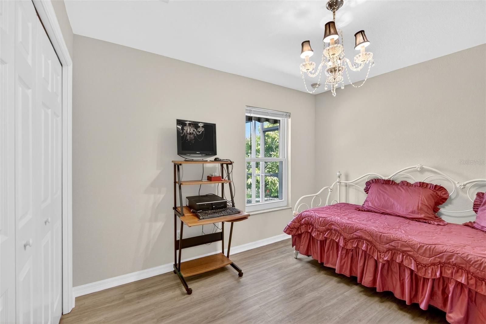 Image 27 of 90 For 15144 Hennipen Circle