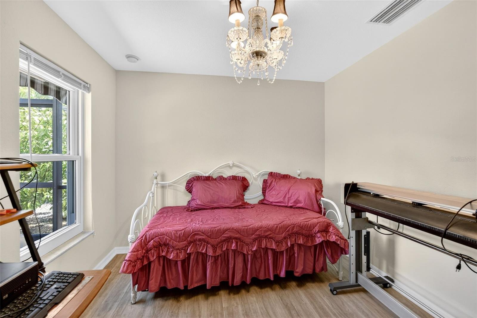 Image 28 of 90 For 15144 Hennipen Circle