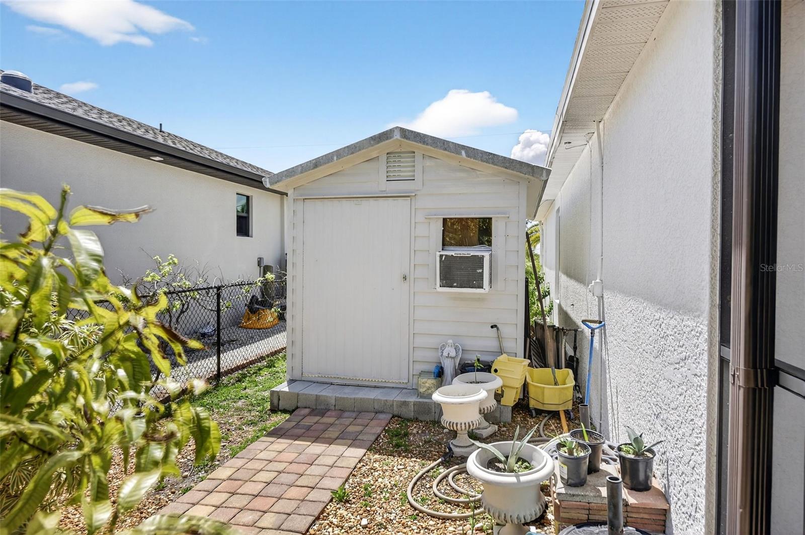 Image 50 of 90 For 15144 Hennipen Circle