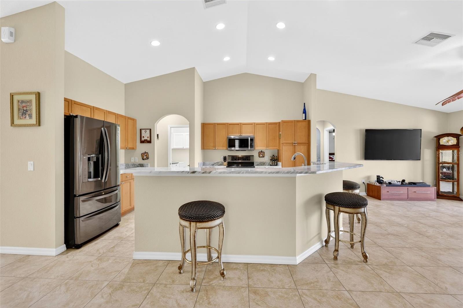 Image 6 of 90 For 15144 Hennipen Circle