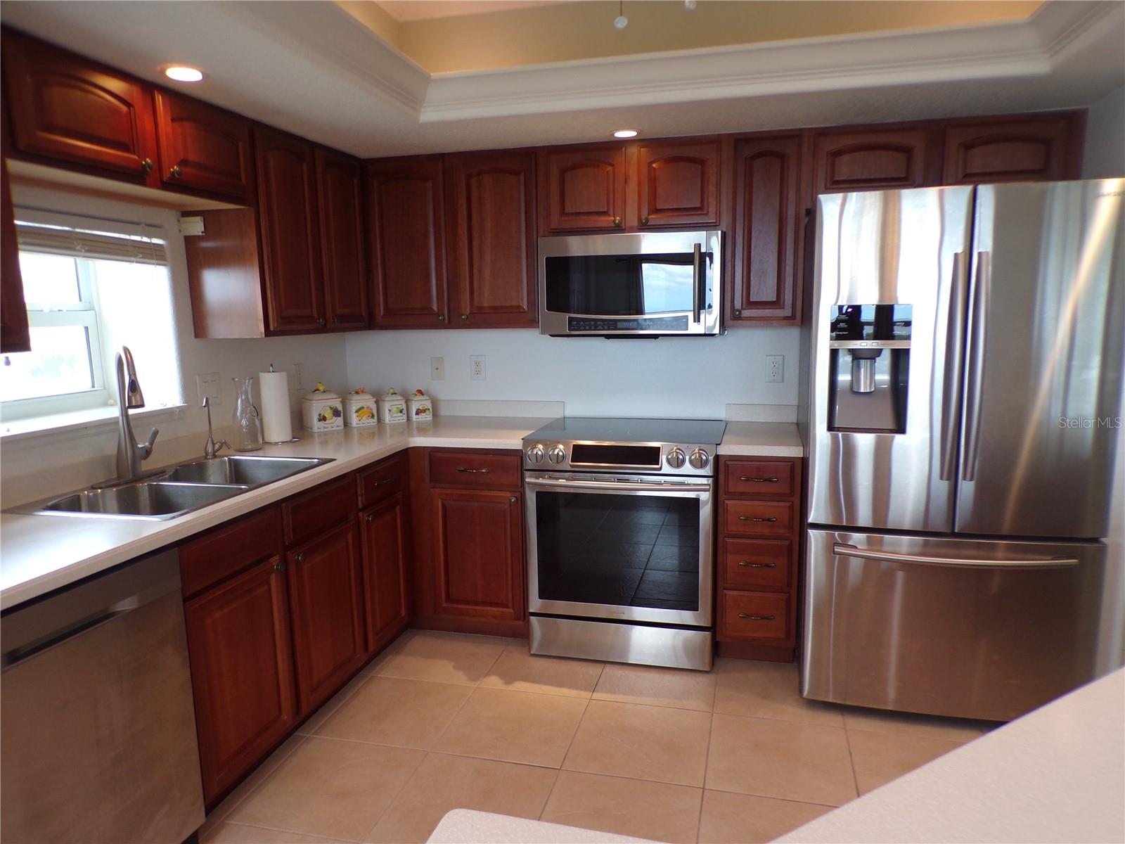 Image 11 of 75 For 101 Marion Court 114