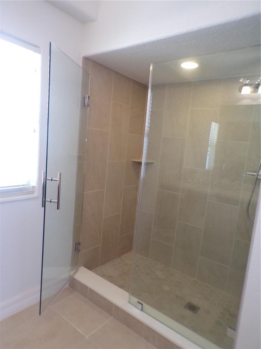 Image 26 of 75 For 101 Marion Court 114