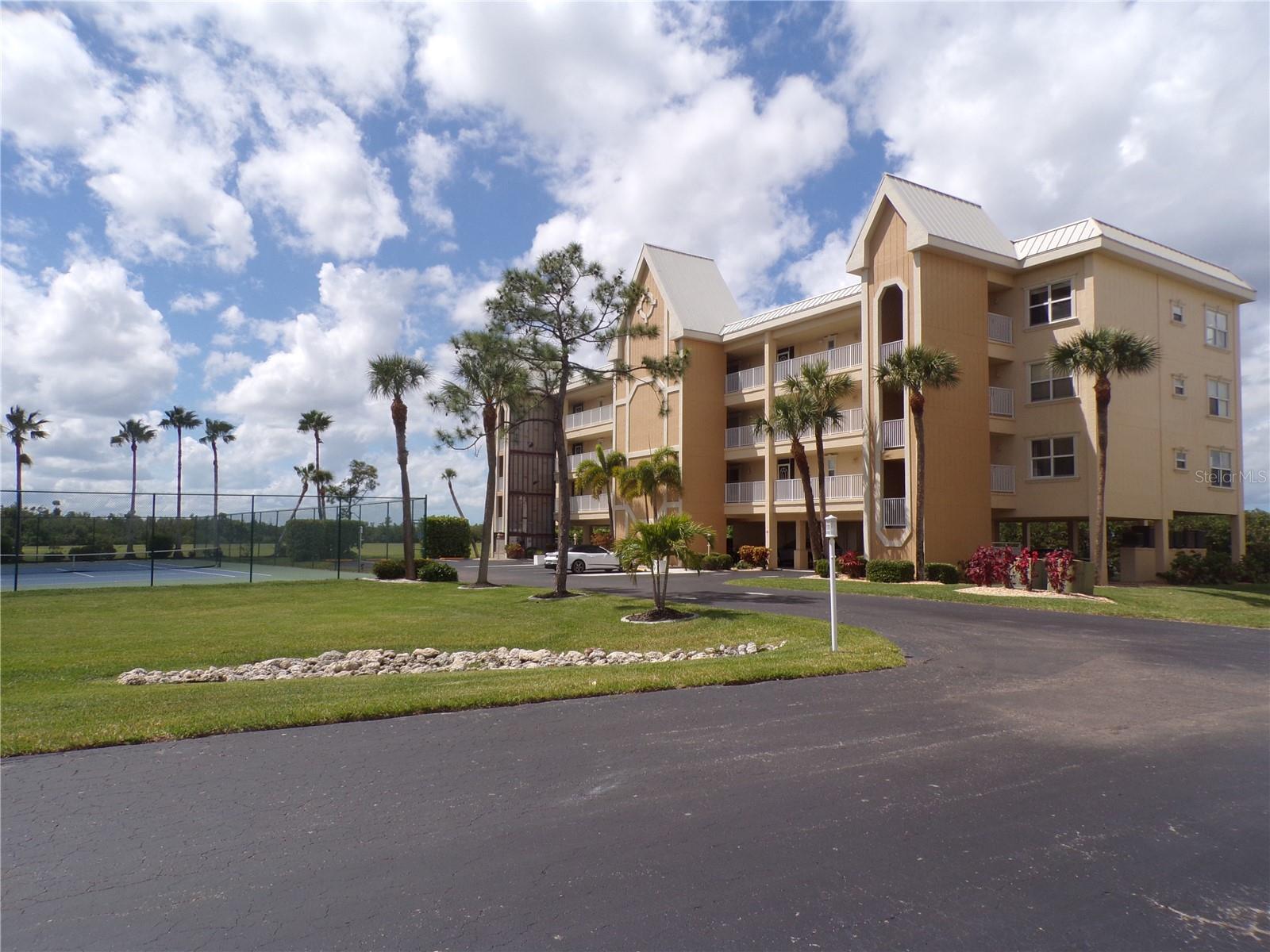 Image 33 of 75 For 101 Marion Court 114