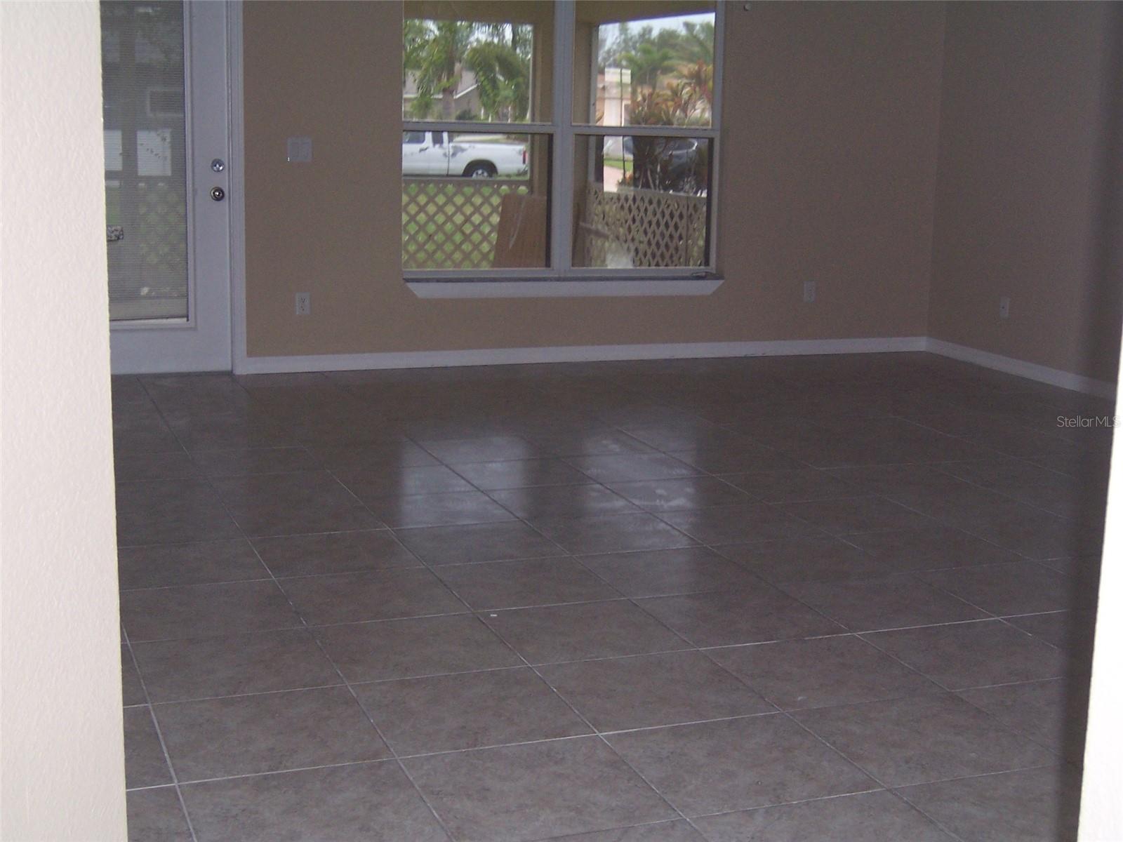 Image 3 of 23 For 2317 Nuremberg Boulevard