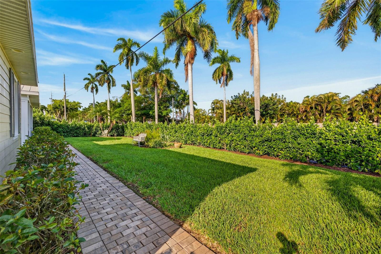 Listing photo id 43 for 12251 Mcgregor Boulevard