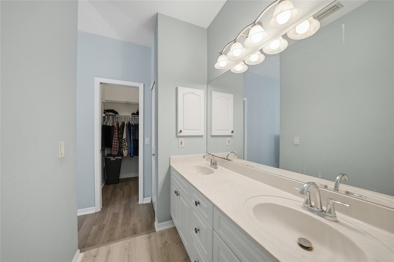 Listing photo id 10 for 1691 Chamberlain Boulevard