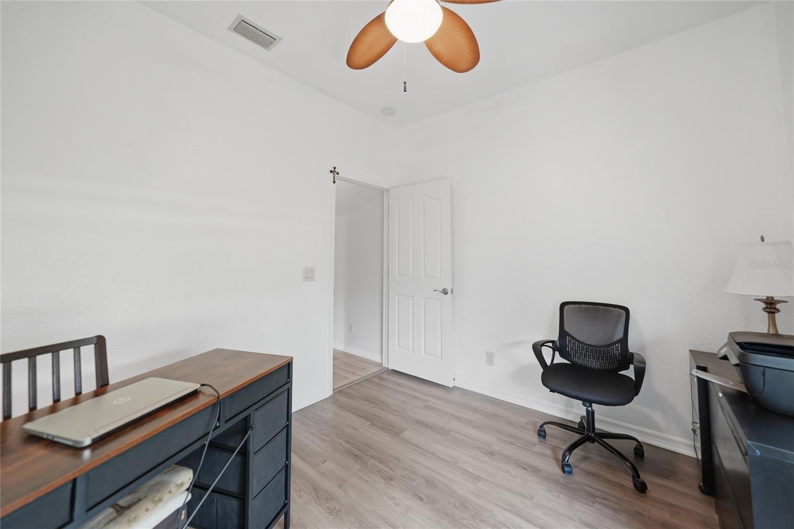 Listing photo id 16 for 1691 Chamberlain Boulevard