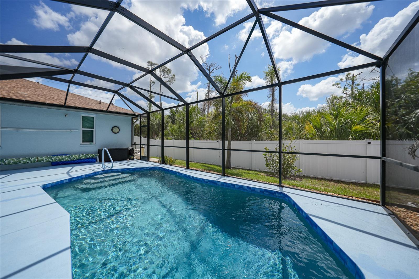 Listing photo id 19 for 1691 Chamberlain Boulevard