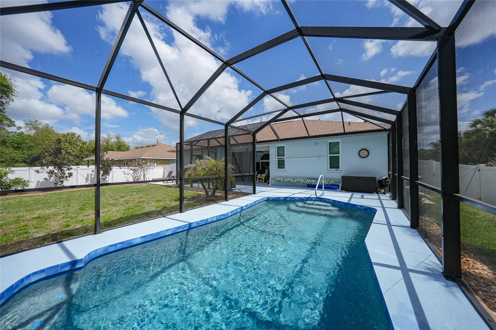 Listing photo id 20 for 1691 Chamberlain Boulevard